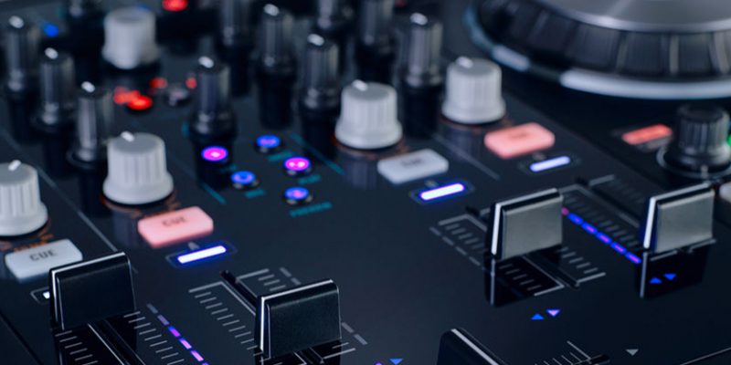 ¿Puedo pinchar con una controladora de DJ en Clubs?