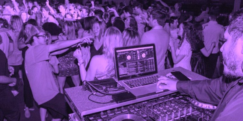 Cinco Trucos Secretos de los Mejores DJ para Preparar Música para Bodas y Fiestas Móviles ¡Descúbrelos Ahora!
